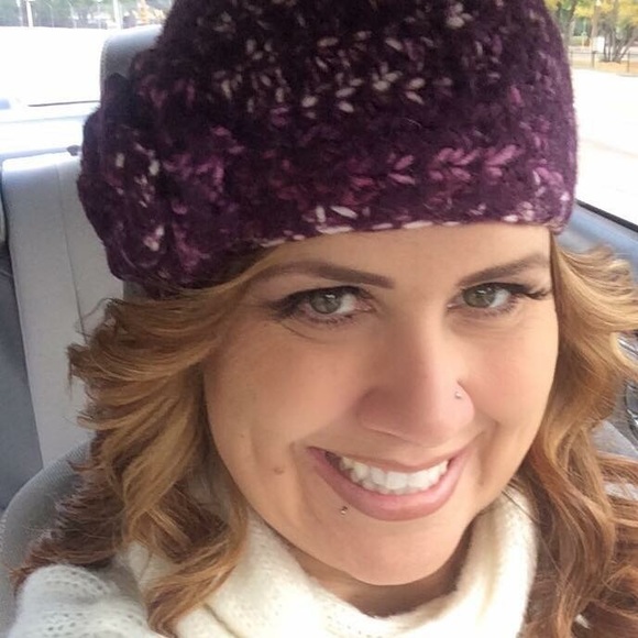 Meet your Posher, Cindy - Picture 7 of 7